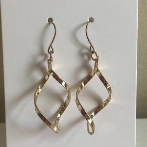 Gold Twisting Earrings!